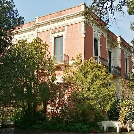 Carlotta Apartment *