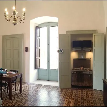 Carlotta Apartment *